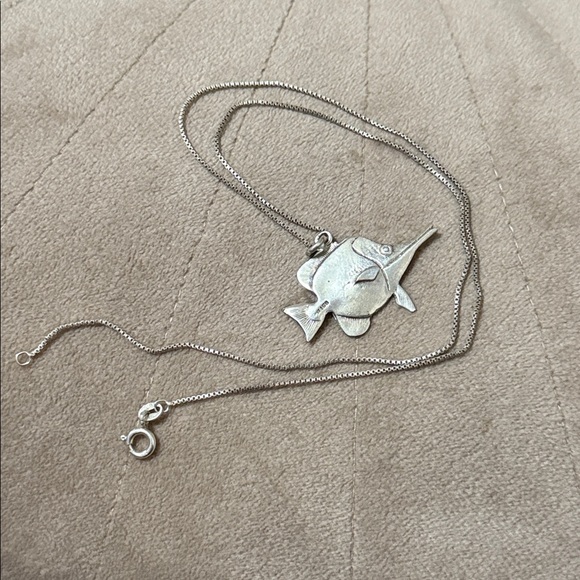 Sterling Silver 925 Fish Pendant Necklace 18’ chain - Picture 4 of 9